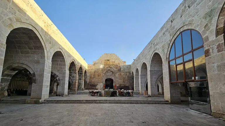 Mahperi Hatun Kervansarayı